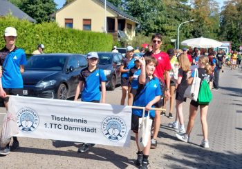 Kerbumzug bei bestem Wetter